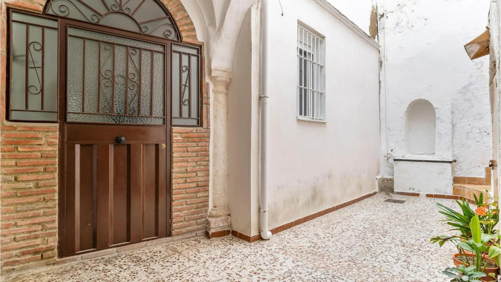Gorgeous Apartment In Arcos De La Frontera contacts